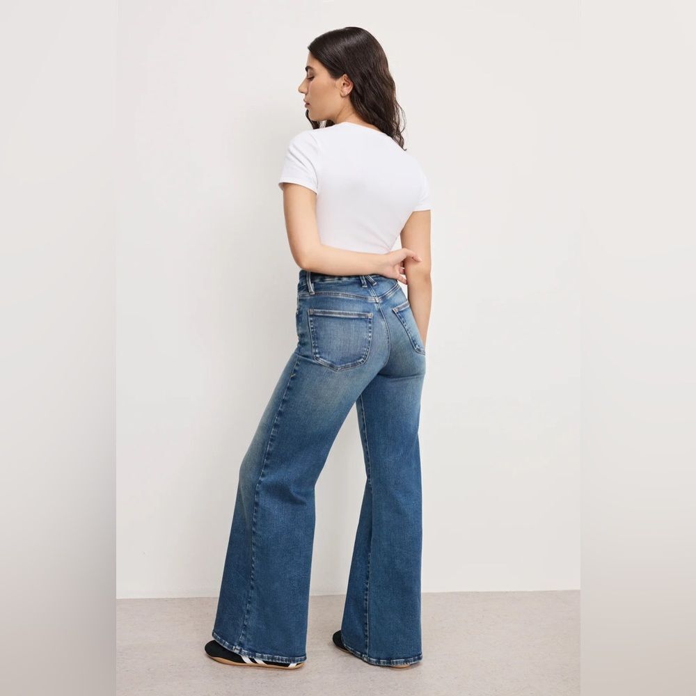 Good American SOFT TECH GOOD PETITE PALAZZO JEANS - Picture 2 of 7